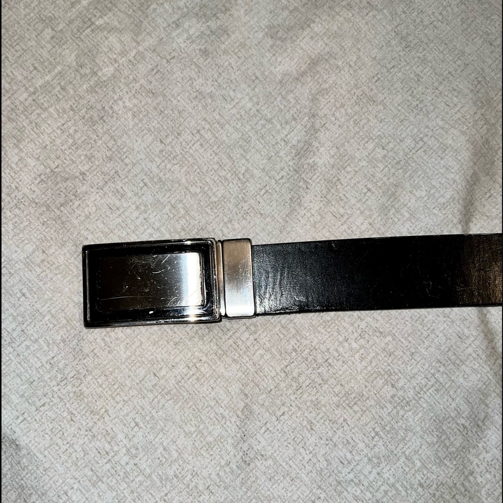 Reversal Black and Brown bonded leather belt.  Good condition size 34/85.